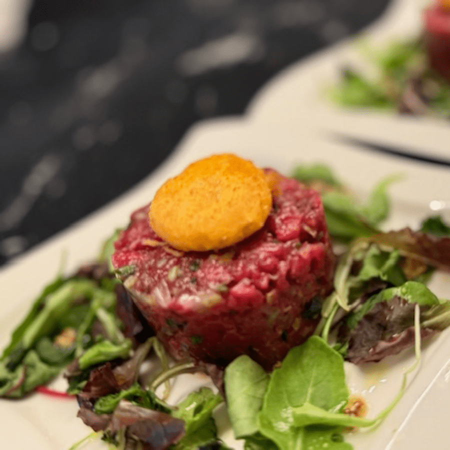 Rindertatar auf Salat, Rezept